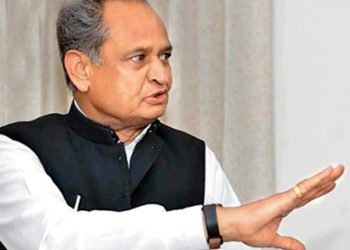 29 दिसंबर को मंत्रिमंडल की बैठक खत्म होने के मात्र आधा घंटे बाद ही कोरोना को लेकर सरकार की गाइडलाइन जारी हो गई। क्या मंत्रियों के साथ संवाद दिखावा था