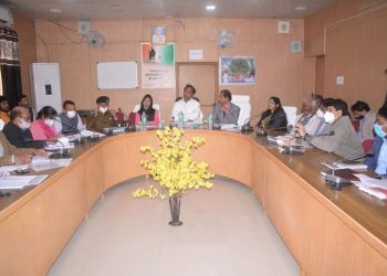 सहयोग व समन्वय से कार्य करें – जिला प्रभारी मंत्री