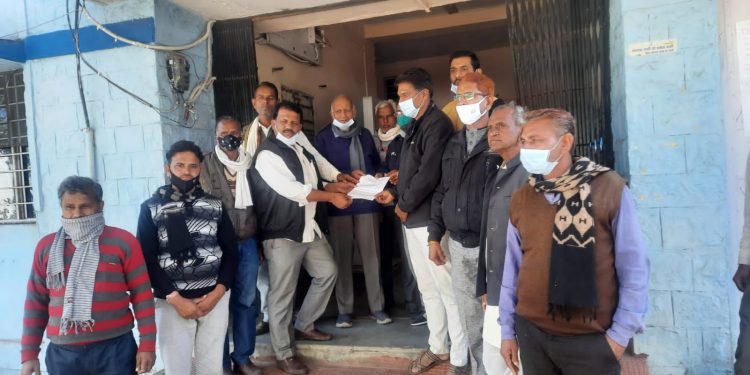भारतीय जनता पार्टी छबडा के कार्यकर्ताओ ने राज्यपाल के नाम जरीये ज्ञापन उपखण्ड अधिकारी छबडा को दिया