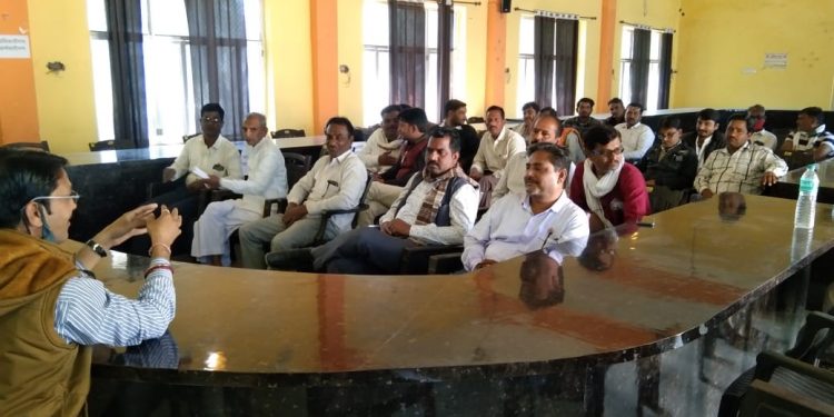 छबड़ा कार्यालय ब्लॉक सांख्यिकी अधिकारी पंचायत समिति छबड़ा ने आज ली राशन डीलरों की बैठक ली