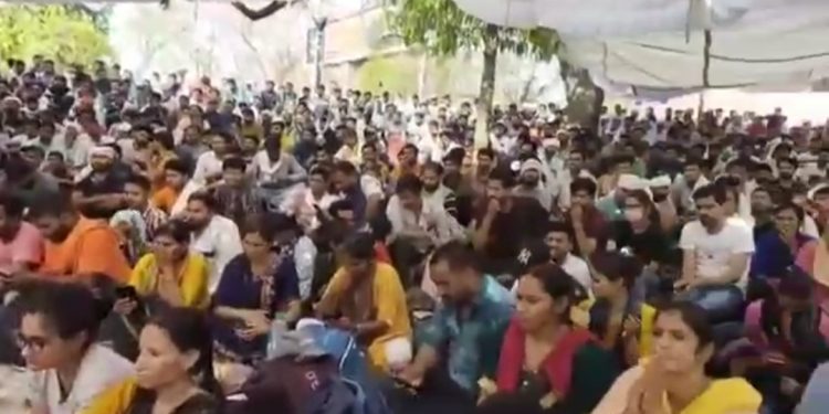 नर्सेज जिलाध्यक्ष ने जयपुर धरने पर पहुंचकर  कोविड स्वास्थ्य सहायकों का बढ़ाया हौसला