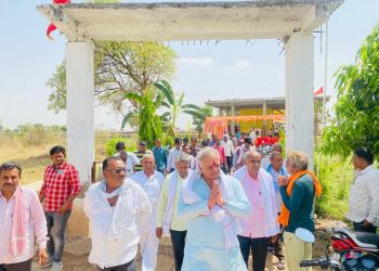 छबडा विधायक व पूर्व मंत्री विधायक प्रतापसिंह सिंघवी आज ग्राम पंचायत मुण्डला के ग्राम खेडी, शेखापुर, व मुण्डला मे पंहुचे तो अपार जन समूह के साथ गावं वालो ने विधायक सिंघवी का भव्य स्वागत किया