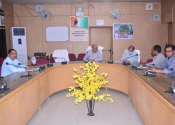 आवश्यक सेवाओं संबंधी साप्ताहिक बैठक आयोजित बारां, 2 मई। जिला कलक्टर नरेन्द्र गुप्ता की अध्यक्षता में आवश्यक सेवाओं संबंधी साप्ताहिक बैठक आयोजित हुई।