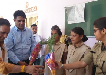 महिला पुलिस कांस्टेबल ने अपना दूध पिलाकर बचाई ढाई माह की मासूम बच्ची की जान