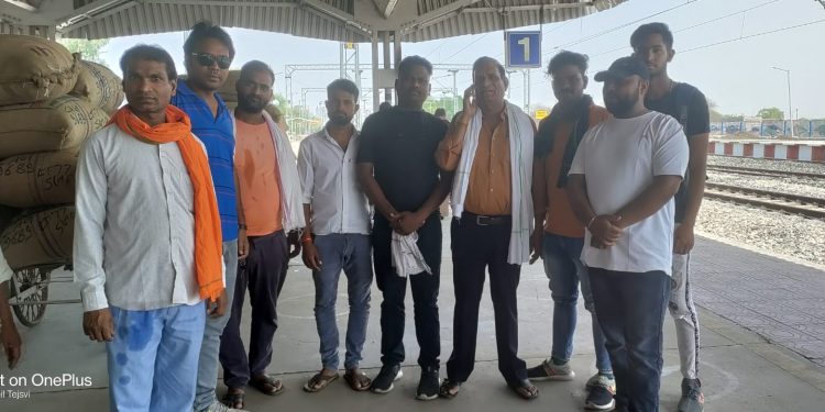 आज छबड़ा जल सेवा समिति के अध्यक्ष व पालिका चेयरमैन श्रीमान कैलाश चंद जी जैन (k.c.boss) के नेतृत्व में पूर्व की भांति रेलवे स्टेशन छबड़ा पर इस भीषण गर्मी को देखते हुए  यात्रियों के लिए शीतल जल सेवा का शुभारंभ किया गया