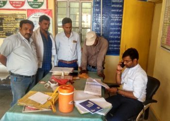 प्रधान हरिओम नगर ने किया कार्यालयो का औचक निरीक्षण दो विधालयो एवं एक स्वास्थ्य केंद्र पर लगा मिला ताला