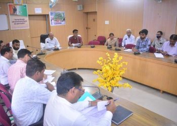 वांछित लक्ष्य पूर्ण करें – कलक्टर बीस सूत्री कार्यक्रम संबंधी समीक्षा बैठक आयोजित
