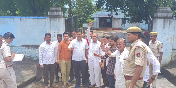 छबड़ा कांग्रेस कार्यकर्ताओं ने दी गिरफ्तारी