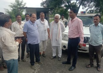 पूर्व विधायक राठौड़ ने उपखंड अधिकारी को साथ लेकर के  छबड़ा के  बाढ़ प्रभावित क्षेत्र  के कई गांवों का किया का दौरा