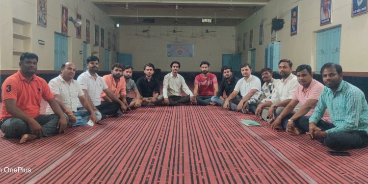 पूर्व छात्र परिषद की बैठक मैं सेवा कार्य  एवं शिक्षा क्षेत्र में उत्कृष्ट प्रदर्शन करने वाले छात्रों का सम्मान करने का लिया संकल्प   पूर्व छात्र परिषद के सचिव जितेंद्र कुशवाह वह मीडिया प्रभारी