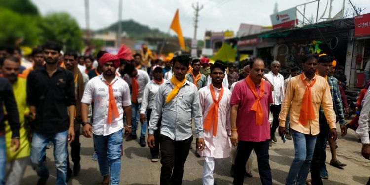 पूर्व विधायक  करण सिंह राठौड़ ने  छबड़ा तहसील के एक दर्जन गांवो का तूफानी दौरा कर के बाढ़ प्रभावितपरिवारों से मिल कर के  नुकसान का जाय्यजा लिया