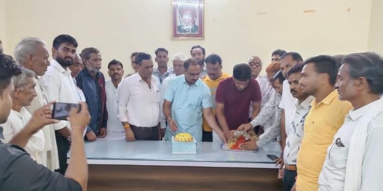 भाजपा ने मनाया प्रधानमंत्री नरेन्द्र मोदी का जन्मदिन