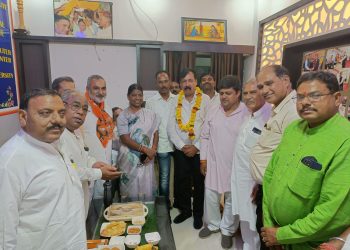 प्रतिभा किसी की मोहताज नहीं होती :सांसद सिंह  सांसद दुष्यंत सिंह ने माल्यार्पण कर मीडिया प्रमुख शर्मा का सम्मान किया