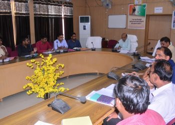 राजस्व अधिकारियों की बैठक आयोजित