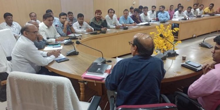 किसानों को उचित मुआवजा मिले – जिला कलक्टर, अतिवृष्टि से हुए नुकसान के आंकलन के लिए बैठक आयोजित