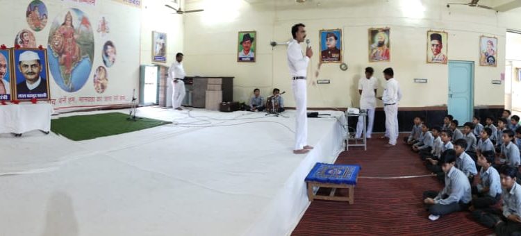 आदर्श विद्या मंदिर में गांधी जयंती उत्साह पूर्वक मनाई गई