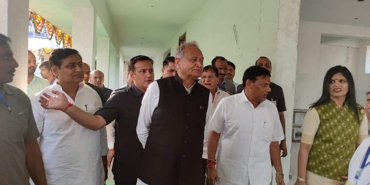 जन सहभागिता से ग्रामीण ओलम्पिक का आयोजन कामयाब ,मुख्यमंत्री – 149 करोड़ रूपए के विकास कार्यों का लोकार्पण एवं शिलान्यास – राज्य में खेल प्रतिभाओं की नहीं कोई कमी, राज्य सरकार दे रही हर प्रकार से प्रोत्साहन – 26 जनवरी से शुरू होंगे राजीव गांधी शहरी ओलम्पिक खेल – पूरे देश में लागू हो चिरंजीवी योजना – ई.आर.सी.पी. को मिले राष्ट्रीय परियोजना का दर्जा – प्रत्येक नागरिक को सामाजिक सुरक्षा देना लोकतांत्रिक सरकारों का कर्तव्य