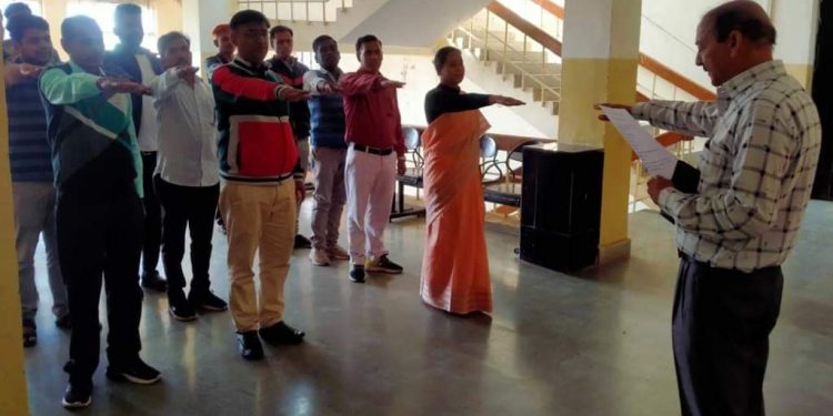 संविधान दिवस पर मौलिक कर्त्तव्यों के निर्वहन की ली शपथ