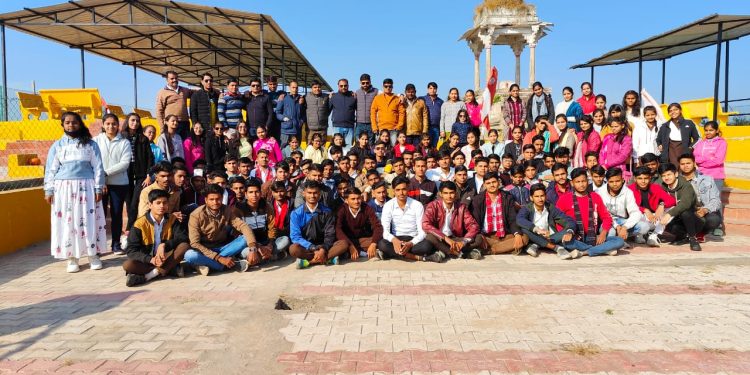 टैगोर सीनियर सैकेंडरी स्कूल से 120 छात्र छात्राओं ने किया सोरसन अभ्यारण का भ्रमण-