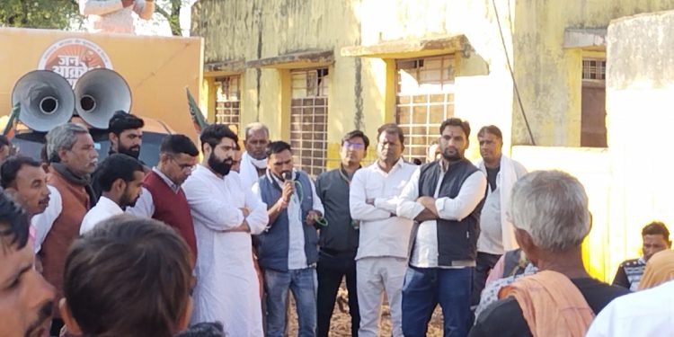 आज भाजपा देहात मण्डल सेमली छबड़ा की ग्राम पँचायत चांचौड़ा व बाहरी में निकली जन आक्रोश यात्रा।