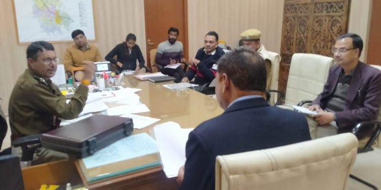 आवश्यक सेवाओं संबंधी बैठक आयोजित बारां, 9 जनवरी। जिला कलक्टर नरेंद्र गुप्ता की अध्यक्षता में आवश्यक सेवाओं संबंधी बैठक मिनी सचिवालय सभागार में