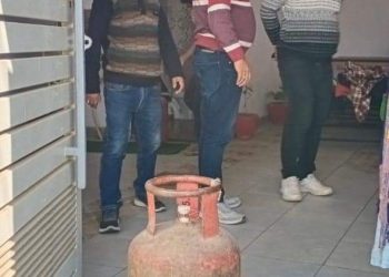 रसद विभाग की शहर में कार्यवाही  पिपराली रोड़ पर विभिन्न हॉस्टल एवं सीएससी केन्द्रो से 13 घरेलू सिलेंडरों को किया जब्त