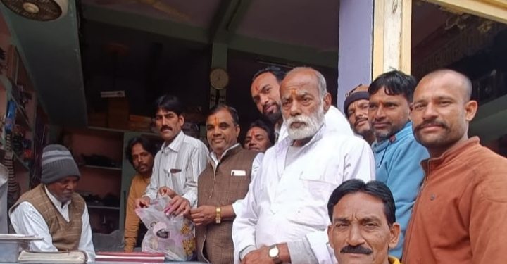 हर वर्ष की भांति इस वर्ष भी उत्तरायण(मकर सक्रांति) के पवन पर्व पर गोशाला सेवा समिति व समाजसेवियों द्वारा गोमाता के चारे के लिए बाजार से चंदा एकत्रित किया गया