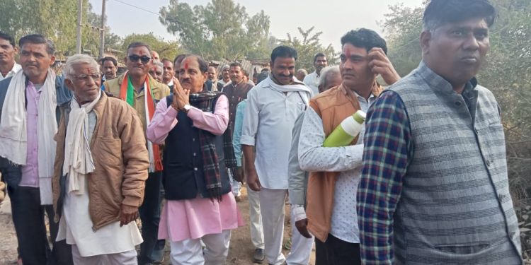 पूर्व विधायक करण सिंह राठौड़ ने भारत जोड़ो यात्रा के तहत अपनी नवी तिरंगा पदयात्रा सैकड़ों कार्यकर्ताओं के साथ की संपन्न। एक दर्जन भाजपा कार्यकर्ताओं ने कांग्रेस की सदस्यता ग्रहण की ।