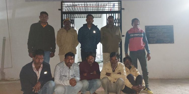 ताश के पत्तों पर जुआ खेलते 5 मुल्जिम गिरफतार 20800 रूपये बरामद