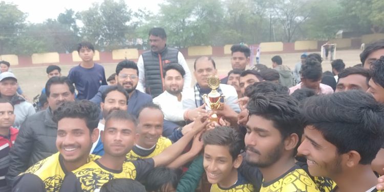 छबड़ा में गणतंत्र दिवस के अवसर पर भारत फुटबाल क्लब छबड़ा व क्रिशचन फुटबाल क्लब के मध्य  फुटबाल  का मैत्री मैच खेला गया