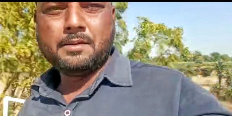 फलिया सीनियर में सरपंच ने देखे टंकी में कीड़े,अध्यापकों की अव्यवस्था के बारे में मुख्य ब्लॉक शिक्षा अधिकारी मीणा को दी जानकारी।