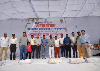 शहीद दिवस जिले में सर्वधर्म प्रार्थना सभाओं एवं अहिंसा मार्च का हुआ आयोजन बारां, 23 मार्च। निदेषक षांति एवं अहिंसा निदेषालय विभाग राजस्थान जयपुर के निर्देषानुसार शहीद दिवस के अवसर पर शहीद भगत सिंह, राजगुरू एवं सुखदेव की स्मृति में गुरूवार को जिला, उपखंड एवं ग्राम पंचायत मुख्यालयों पर सर्वधर्म प्रार्थना सभाओं एवं अहिंसा मार्च का आयोजन किया गया।