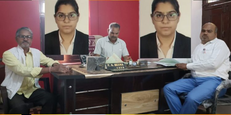 भगवान पुरा ग्राम की नेहा जारवाल नें जज बन कर किया पिता के सपनों को साकार।  सीबीईओ स्टाफ़ के सदस्यों ने दिया नेहा जारवाल,जज को बधाई और शुभकामना सन्देश।