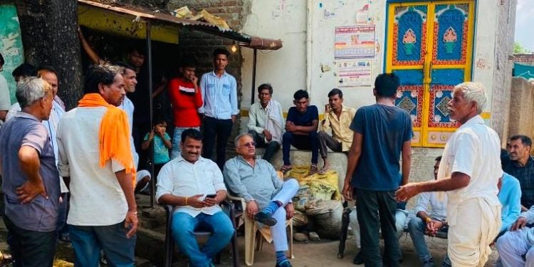 विधायक सिंघवी का ग्रामीण दौरा लगातार जारी, ग्रामीणो के सुने अभाव अभियोग, शोक संतृप्त परिवार को बंधाया ढांढस