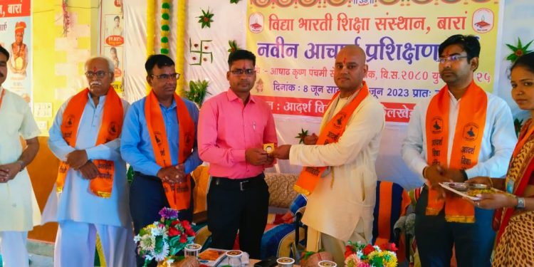 स्वामी विवेकानंद विद्यालय के प्रधानाचार्य नागर को मिला जिला स्तरीय सम्मान