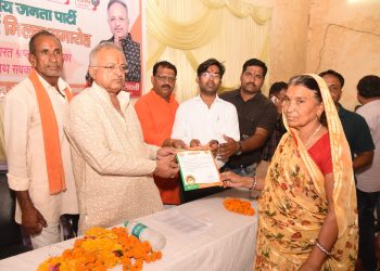 प्रधानमंत्री नरेन्द्र मोदी ने विश्व में बढाया भारत का मान, गरीब कल्याण को ध्येय  रख कार्य कर रही मोदी सरकार, लाभार्थी सम्मान समारोह मे विधायक सिंघवी ने लाभार्थियों का किया सम्मान