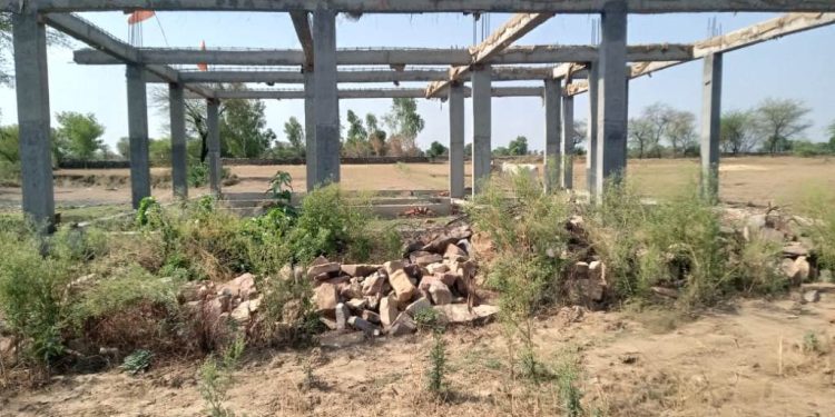 काश्त भूमि से जबरन किया बेदखल, पीड़ित ने कलेक्टर को दिया ज्ञापन -छबड़ा के खोपर गांव का है मामला