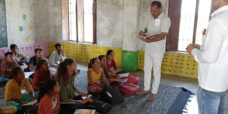 सीबीईओ मीणा नें एक दर्जन सरकारी और एक निजी स्कूल का भी किया निरीक्षण।