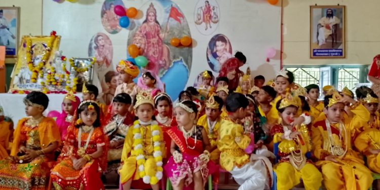 उत्साह एवं हर्षोल्लास से मनाया श्री कृष्ण जन्मोत्सव