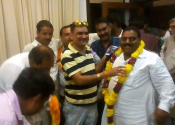 छबड़ा भाजपा के पुर्व नगर शंकर सुमन ने बताया है कि बांरा में कांग्रेस की पुलिस द्वारा जनप्रतिनिधियों पर लाठियां भांजी जा रही है जिसका छबड़ा माली समाज घोर विरोध करता है