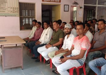 सीआई छुट्टन लाल मीणा ने बताया है कि  आज दिनांक 23/03/2023 की – थाना हाजा पर अनन्त चतुर्दशी व डोल ग्यारस तथा बरावफात पर्व के संबंध के मीटिंग का आयोजन किया तथा आवश्यक दिशा निर्देश दिये गये जिसमे निम्न पुलिस मित्र उपस्थित हुए थाना छबड़ा पर ग्राम रक्षक व पुलिस मित्रों की मीटिंग का आयोजन किया गया आगामी त्योंहार व पर्व को लेकर दिशा निर्देश व सुझाव दिये गये