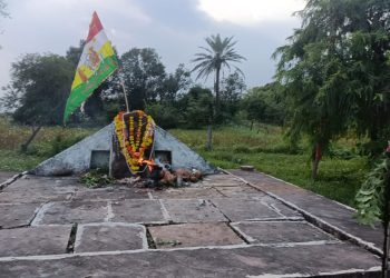 तेजा दशमी पर थानक पर लगी दर्शकों की भीड़,नही आये घोड़ला के डील में तेजाजी।