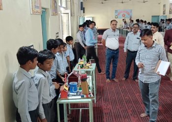बाल विज्ञान मेले मे नन्हें नन्हें वैज्ञानि को ने दिखाई प्रतिभा
