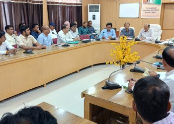 निष्पक्ष चुनाव के लिए निष्ठा से निभाएं दायित्व- जिला कलक्टर