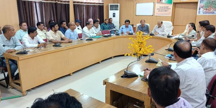 निष्पक्ष चुनाव के लिए निष्ठा से निभाएं दायित्व- जिला कलक्टर