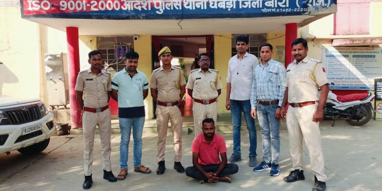 अवैध मादक पदार्थ 241.3 किलोग्राम डोडा चूरा ले जाते समय थाना सारथल पर पुलिस पर फायरिंग कर गाडी छोडकर फरार हुये अज्ञात आरोपियों में से 01 अभियुक्त को किया गिरफतार