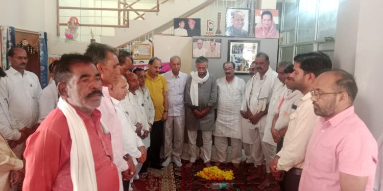 ईआरसीपी के विरोध में  छबड़ा ब्लॉक कांग्रेस कमेटी की एक बैठक शक्ति नगर स्थित कांग्रेस कार्यालय पर  आज प्रदेश कांग्रेस कमेटी के सचिव एवं छबड़ा छीपाबड़ौद विधानसभा के प्रभारी श्री सूरज शर्मा के मुख्य अतिथि में एवं पूर्व विधायक करण सिंह राठौड़ की अध्यक्षता में आयोजित की गई ।