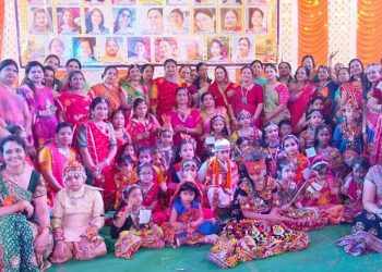 श्री राधाकृष्ण ग्रुप द्वारा नवरात्रि में मां शक्ति की आराधना हेतु इंदिरा कॉलोनी राधा कृष्ण मंदिर पर डांडिया रास का आयोजन किया गया