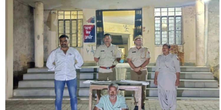 अवेध टोपीदार एक नाली इस्तेमाली बन्दूक के साथ एक व्यक्ति को अन्तर्राज्य नाका गोड़ियामेहर थाना बापचा क्षेत्र से किया गिरफ्तार