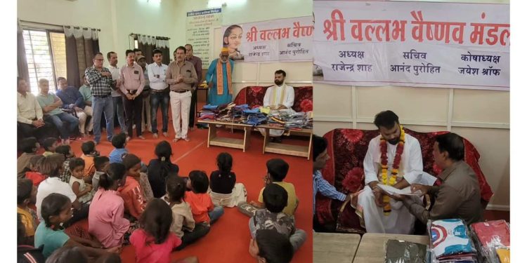 परम पूज्य महाराज श्री श्री गोवर्धन महोदय के श्री हस्तों से गरीब असहाय बच्चों को दिपावली की सामग्री व वस्त्र वितरण किये